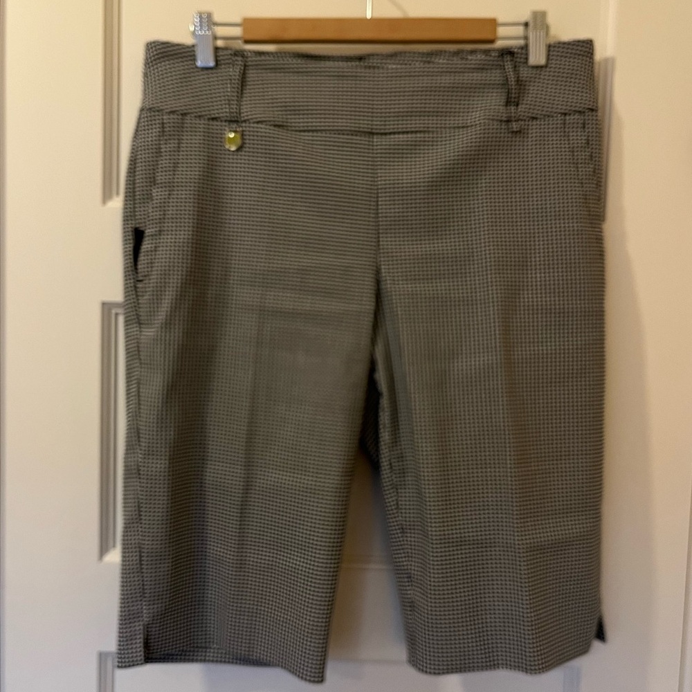Swing Control • Pull-On Golf Bermuda Shorts • Black & White Gingham • Size 14